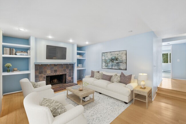 Building Photo - 4647 W Lake Sammamish Pky SE