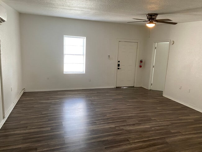 Building Photo - 5415 Buena Vista St