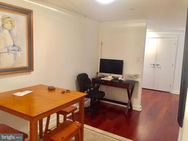 Foto del edificio - 219-29 S 18th St