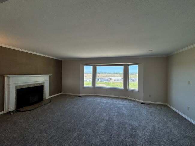 Foto del edificio - Large lower valley home, freshly remodeled, must see inside!