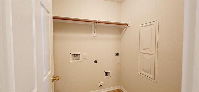 Building Photo - 13307 Ridgewood Knoll Ln