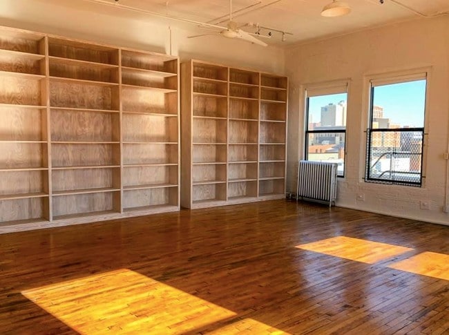 Building Photo - 1800 Central St