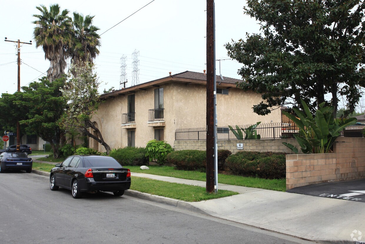 Foto del edificio - 8610 Park St