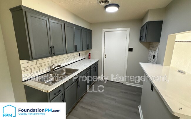 Foto del edificio - 518 Harahan Rd