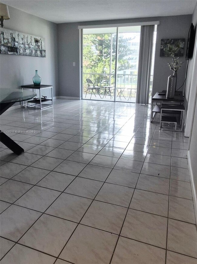 Building Photo - 2905 Point E Dr