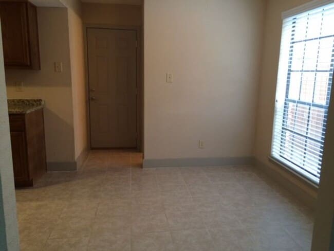 Foto del edificio - Frisco - 3/2 half duplex, 2-story, 2-car g...