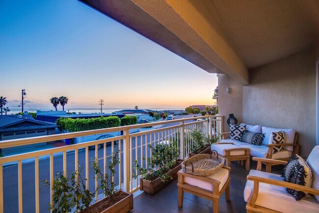 Building Photo - 5366 La Jolla Blvd