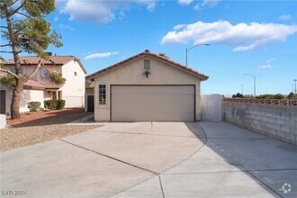 Building Photo - 900 Calico Hills Ct