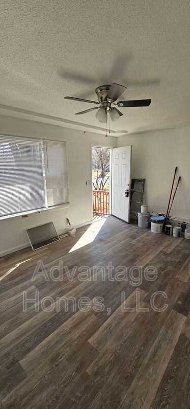 Foto del edificio - 10716 Bennington Ave