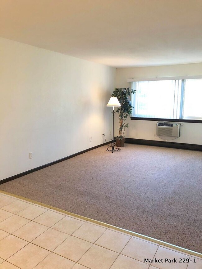 NEW AC UNIT LARGE WINDOW - 229 E Market St