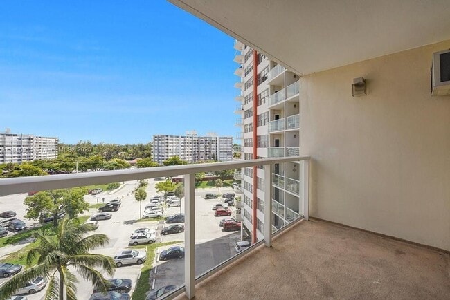Building Photo - 1301 NE Miami Gardens Dr