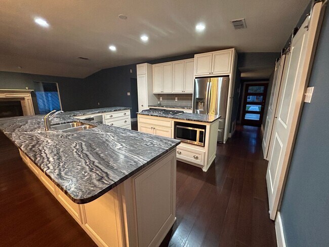 Foto del edificio - Gorgeous Alamo Heights Rental! Pool mainte...