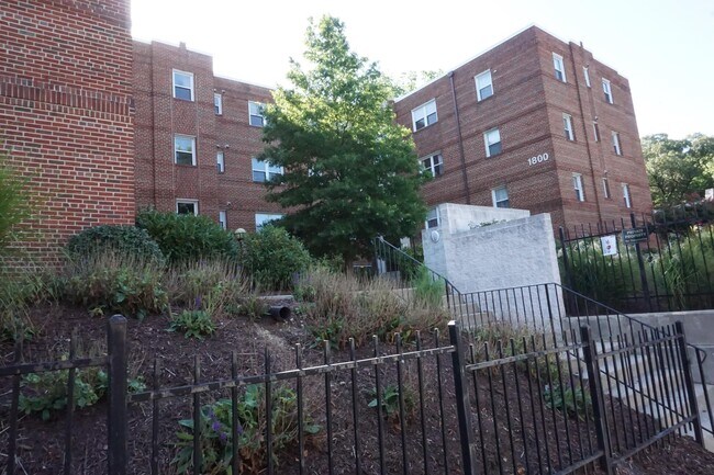Building Photo - 1800 28th St SE