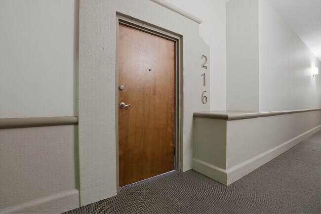 Foto del edificio - 611 N Park Ave