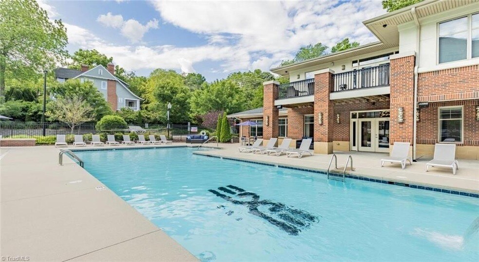 Foto principal - 111 Edgeway Dr