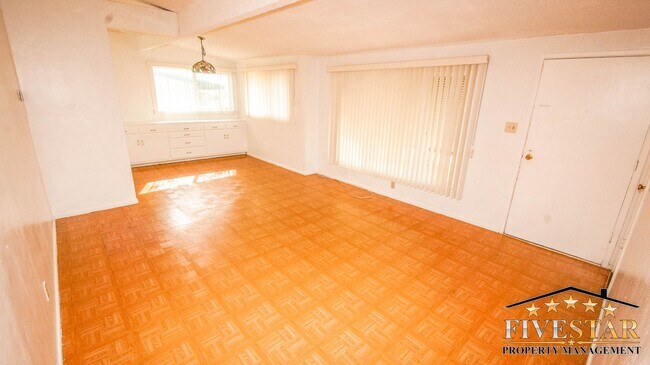 Foto del edificio - 3705 River Blvd