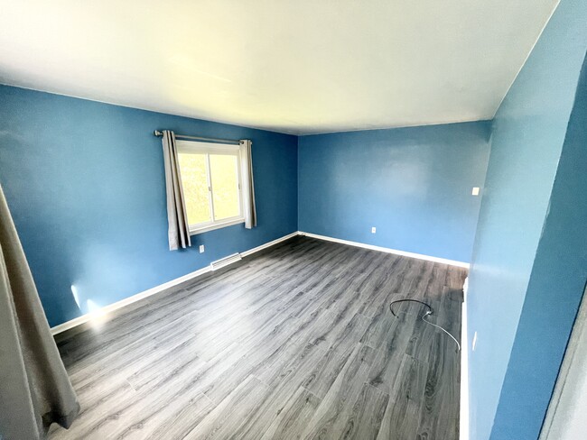 Building Photo - 613 Hickory Dr