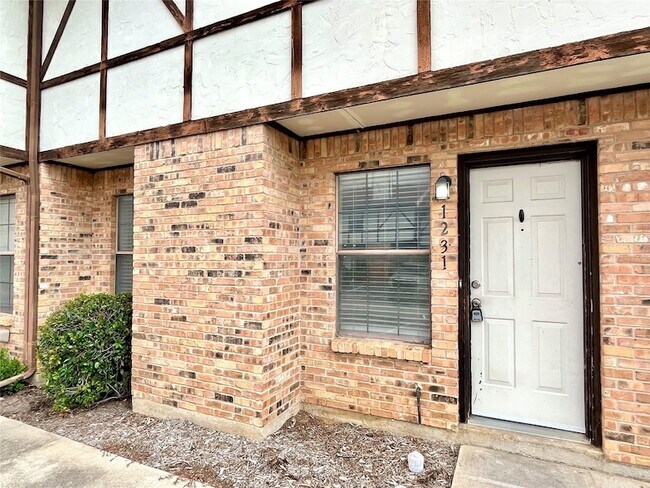 Foto del edificio - 1231 Dallas Dr