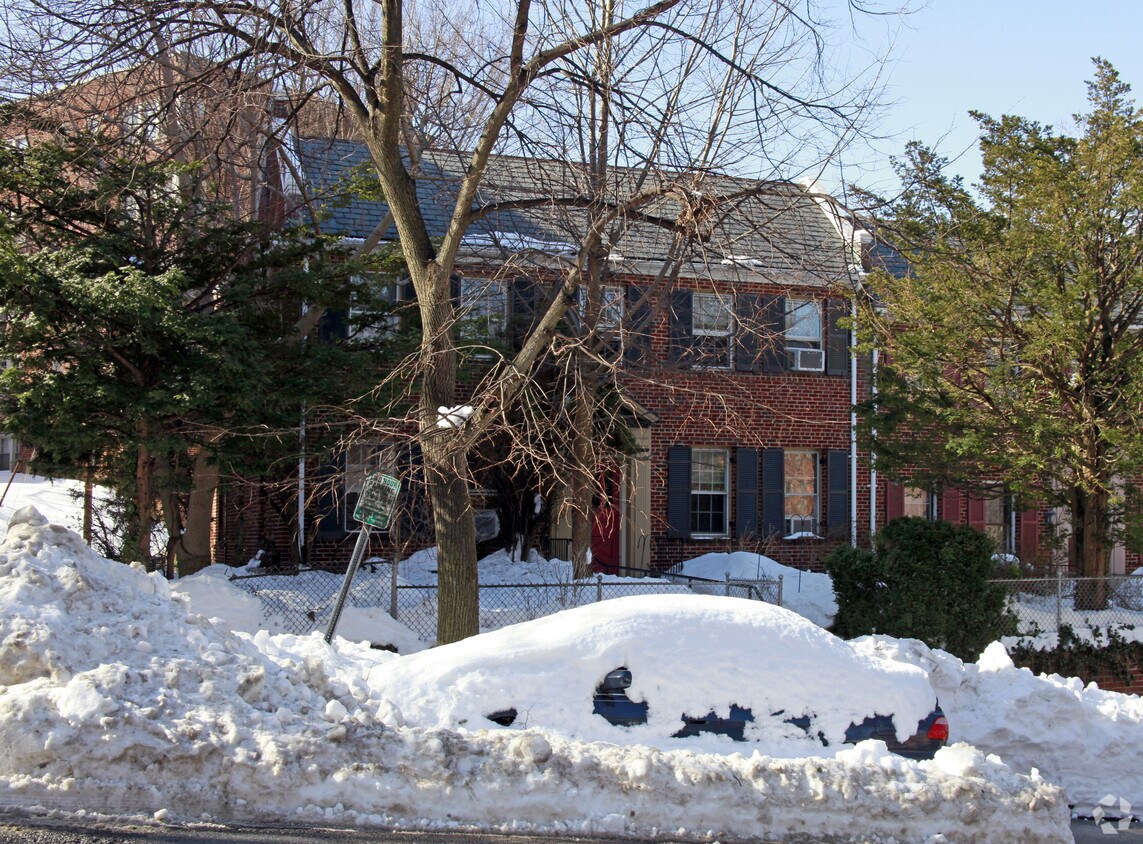 Primary Photo - 2630 39th St NW
