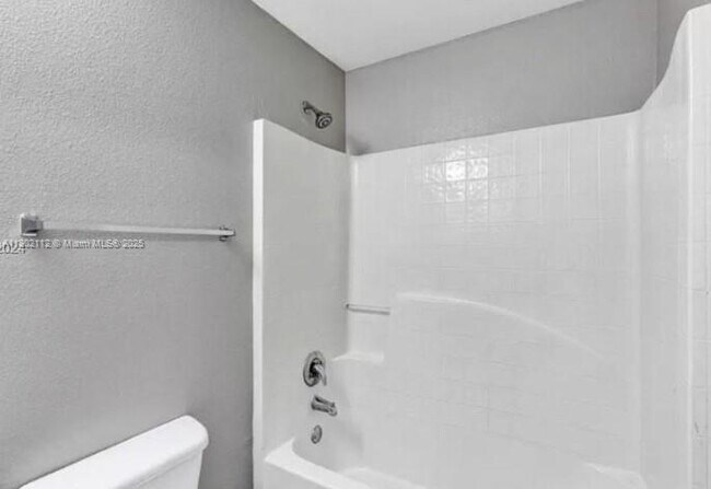 Foto del edificio - 2110 Whispering Trails Blvd