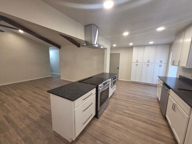 Foto del edificio - Remodeled 3 Bedroom in Bixby! Self-Showings Available!