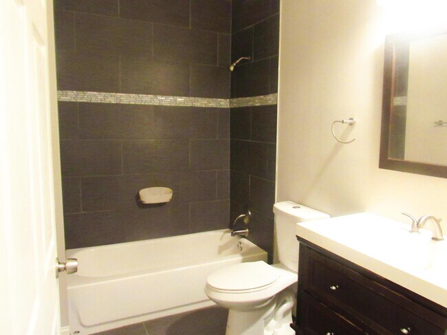 Foto del edificio - 7210 Mahogany Dr