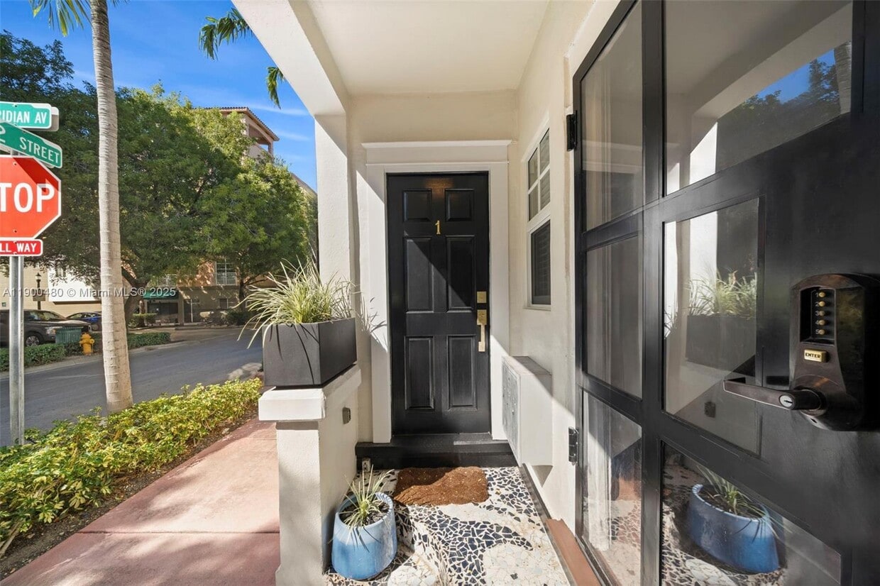 Foto principal - 739 2nd St