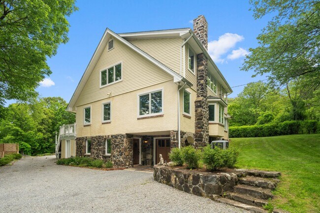 Foto del edificio - 94 Colabaugh Pond Rd