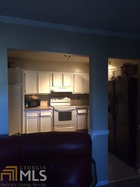 Building Photo - 1305 Camelot Dr
