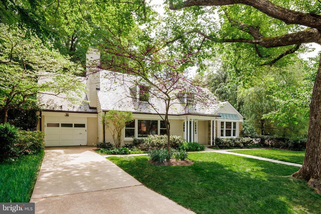 Foto principal - 5108 Macomb St NW