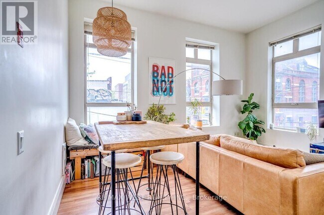 Photo du bâtiment - 108 Dovercourt Rd