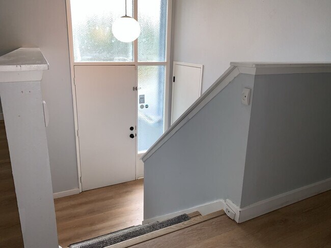 Photo - Spacious 3 Bed 2.5 bath Kent Split-Level home