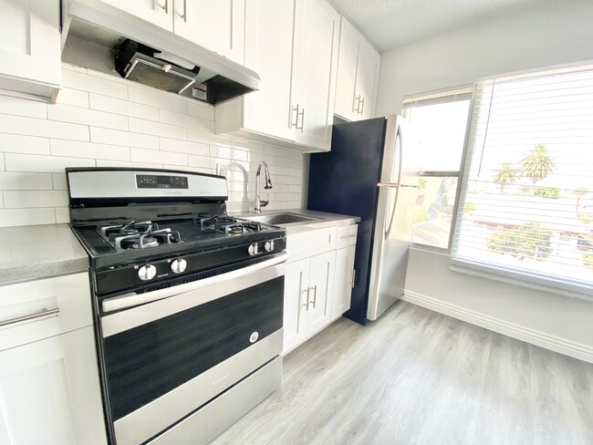 Building Photo - 141 S Normandie Ave