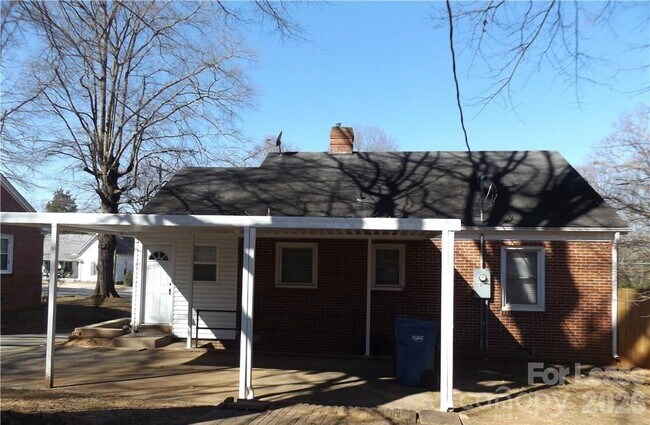 Foto del edificio - 1024 8th St NE