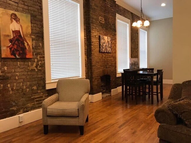 Sala de estar y comedor - 1512 Walnut St