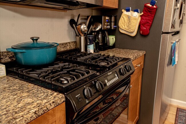 Foto del edificio - Charming 2BR Condo in Logan Circle