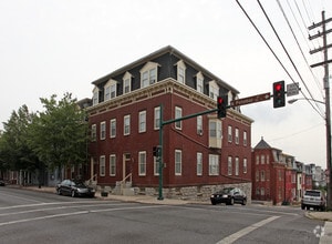 Building Photo - 202-204 N Potomac St