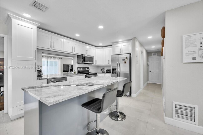 Foto del edificio - 2631 NE 19th St