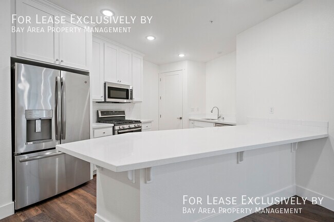 Building Photo - Ocean Views!! Second story Apartment with ...