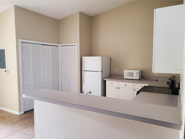 Building Photo - Lovely Community with Great Amenities!