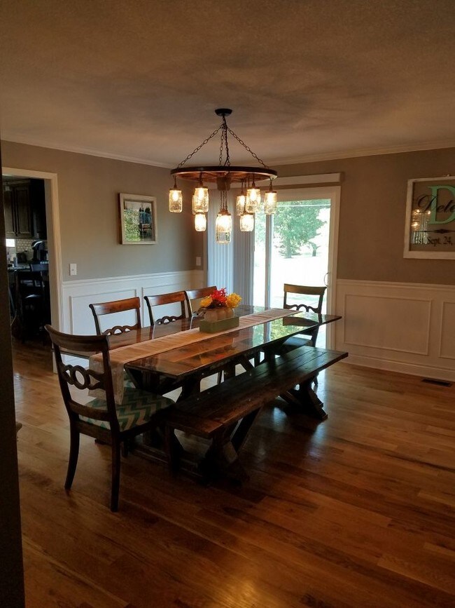 Building Photo - COMPLETELY REMODELED RANCH ON 1 ACRE