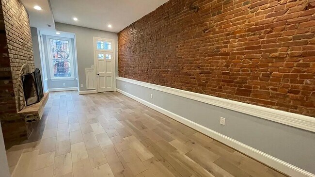 Building Photo - 1115 1/2 5th Street Northwest - A