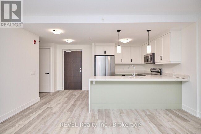 Photo du bâtiment - 300B-300B Fourth Ave