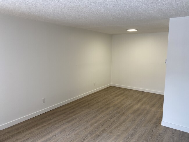 Building Photo - 35 Angeline