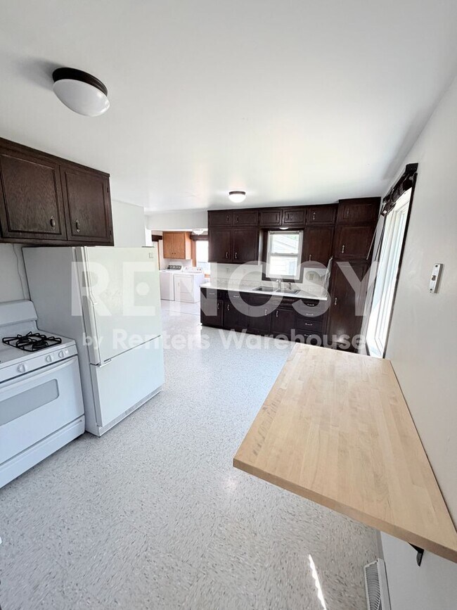 Foto del edificio - 320 Linden Ave W