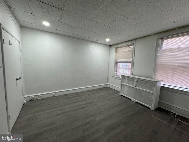 Building Photo - 623 N 64th St