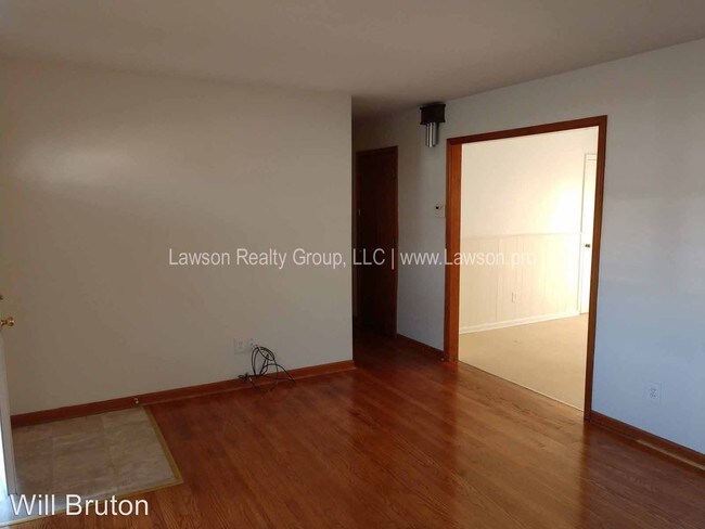 Building Photo - 3 br, 2 bath House - 1114 Summit Lane