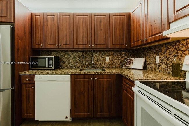 Building Photo - 1300 NE Miami Gardens Dr