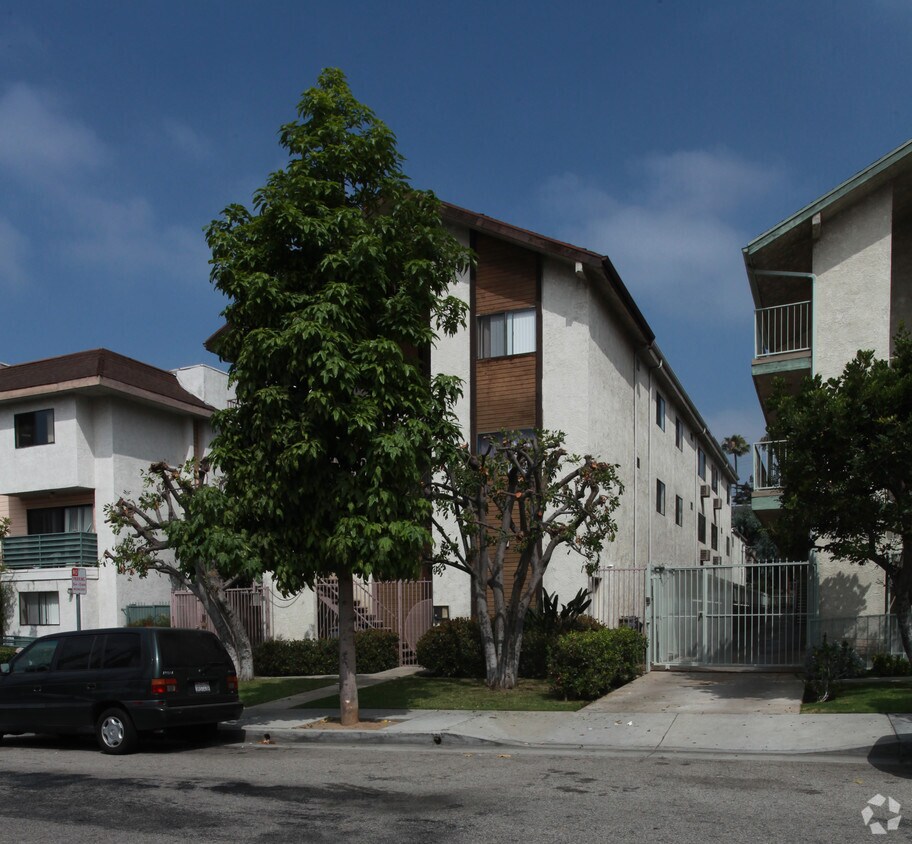 Foto del edificio - 1043 Justin Ave