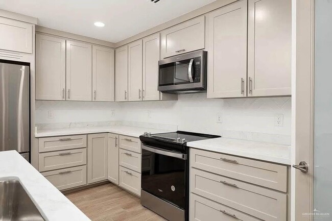 Building Photo - 1104 N 27th St